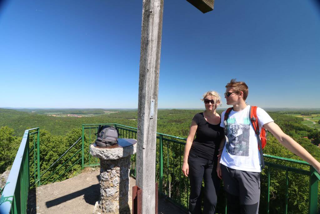 Bild zeigt den Blick vom Aussichtsfelsen in Wichsenstein